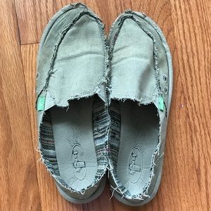 Tan Sanuk Women’s Size 9 Shoes